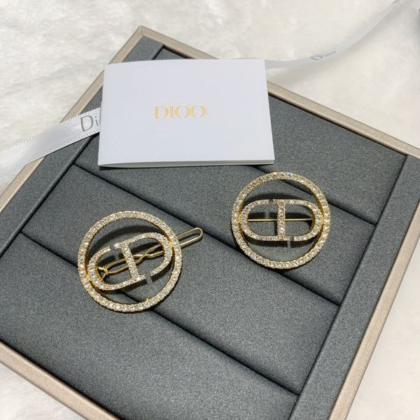 new classic letter hairpin with drill high version brass material net red same brooch, Golden;silver
new classic letter hairpin with drill high version brass material net red same brooch, Golden;silver