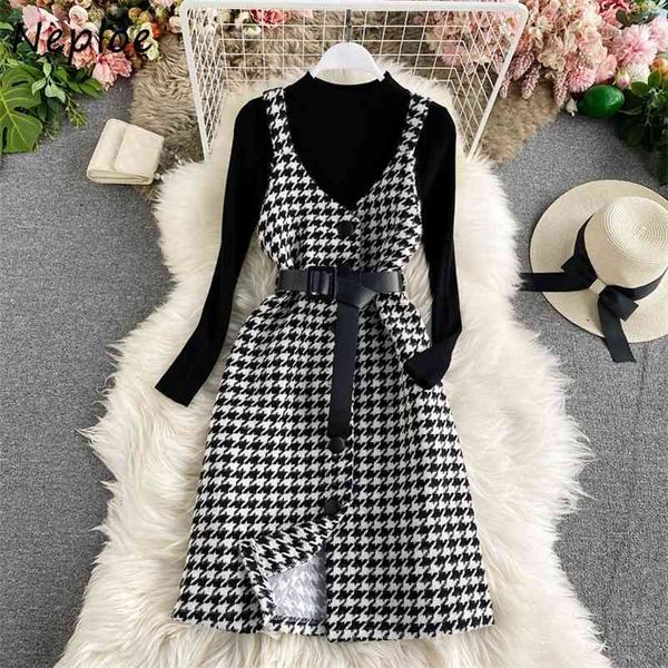 simple 2 pcs women set half-high collar knitted pullover sweaters + chic button plaid strap dress fashion suit with belt 210422, White
simple 2 pcs women set half-high collar knitted pullover sweaters + chic button plaid strap dress fashion suit with belt 210422, White