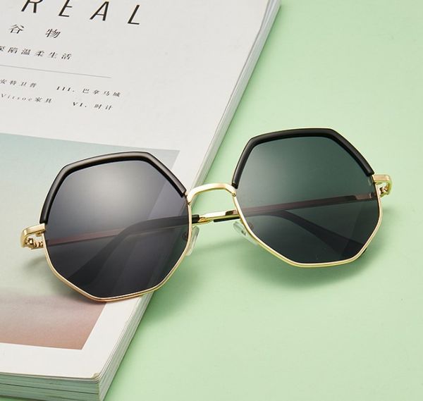 polygon irregular driving sunglasses for men women in europe and america, White;black
polygon irregular driving sunglasses for men women in europe and america, White;black