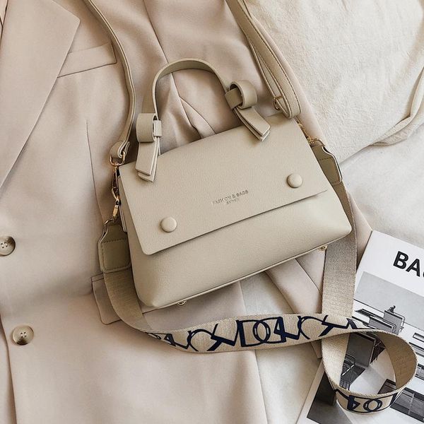 cross body original design fashion bow handbag & elegant ladies shoulder bag square width 25cm height 17cm thickness 11cm
cross body original design fashion bow handbag & elegant ladies shoulder bag square width 25cm height 17cm thickness 11cm