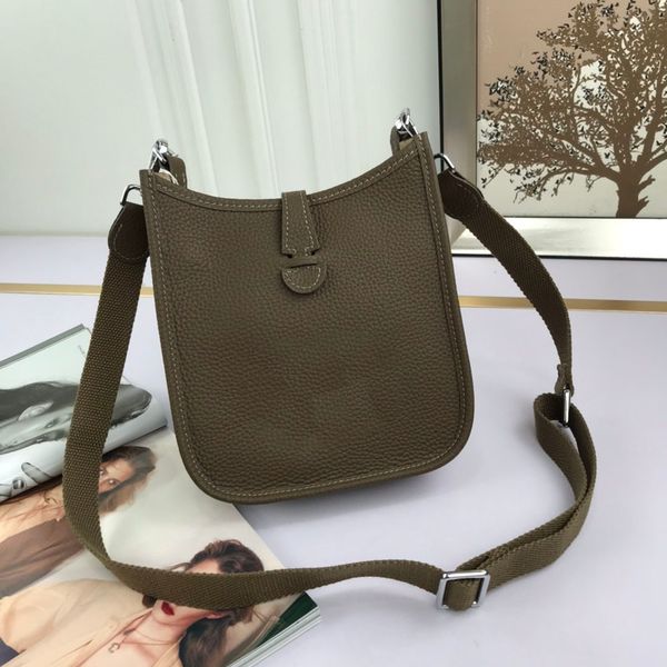 women new luxury designer's small flip designer cross pattern square shoulder messenger bag woman handbag, Red;black
women new luxury designer's small flip designer cross pattern square shoulder messenger bag woman handbag, Red;black