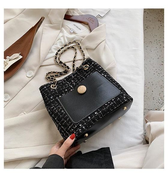 autumn and winter bucket bag shoulder fashion trend handbag temperament lady diagonal korean version cosmetic bags & cases
autumn and winter bucket bag shoulder fashion trend handbag temperament lady diagonal korean version cosmetic bags & cases