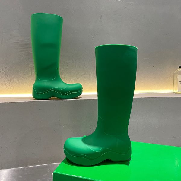 high version designer boots jelly color black rain knee boot trend with wavy bottom lines to increase breathable sheepskin foot pads gift si
high version designer boots jelly color black rain knee boot trend with wavy bottom lines to increase breathable sheepskin foot pads gift si