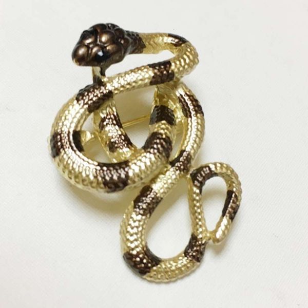 design exaggerated python alloy oil dripping brooch silk scarf button accessories pin, Gray
design exaggerated python alloy oil dripping brooch silk scarf button accessories pin, Gray