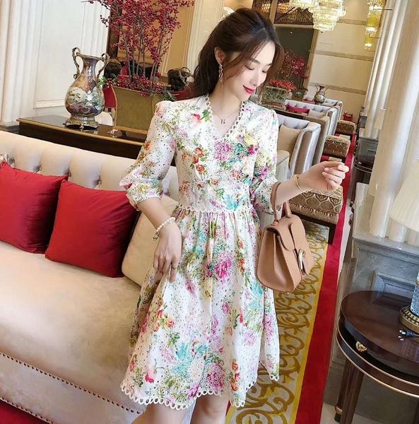 capris luxury embroidery 2021 autumn women v-neck colorful flower patterns 3/4 sleeve slim fitted a-line sweet party girl, Black;gray
capris luxury embroidery 2021 autumn women v-neck colorful flower patterns 3/4 sleeve slim fitted a-line sweet party girl, Black;gray