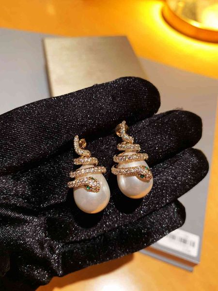 stud earrings b family snakehead color treasure pearl micro inlaid s925 tremella nail, Golden;silver
stud earrings b family snakehead color treasure pearl micro inlaid s925 tremella nail, Golden;silver