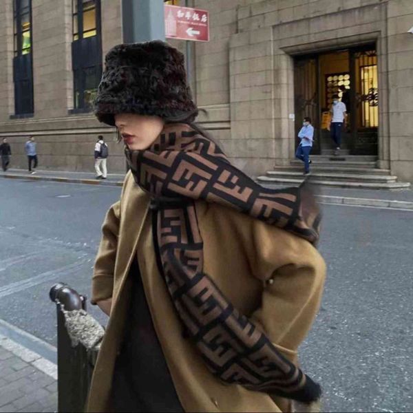 the new design pair letter 2021 autumn winter women's scarf double-sided cashmere shawl thickened warm bib, Blue;gray
the new design pair letter 2021 autumn winter women's scarf double-sided cashmere shawl thickened warm bib, Blue;gray