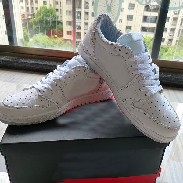 1 low og neutral grey basketball shoes cz0775-100 1s men womens outdoor sneakers size 36~47 with box
1 low og neutral grey basketball shoes cz0775-100 1s men womens outdoor sneakers size 36~47 with box
