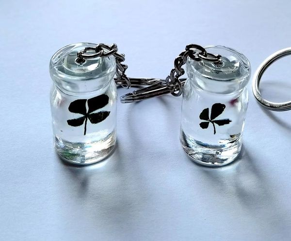 12 pcs cool keychain real four leaf clover vogue drifting bottle ring jewelry, Slivery;golden
12 pcs cool keychain real four leaf clover vogue drifting bottle ring jewelry, Slivery;golden