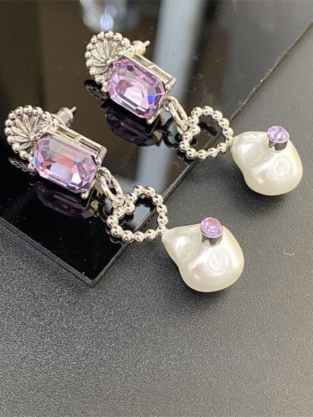 stud european and american irregular love pearl metal earrings sweet temperament female, Golden;silver
stud european and american irregular love pearl metal earrings sweet temperament female, Golden;silver