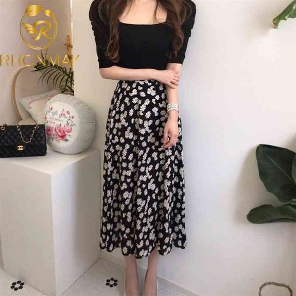 summer women skirts suit fashion short sleeve knitted sweater + elegant chrysanthemum print midi long skirt sets 210520, White
summer women skirts suit fashion short sleeve knitted sweater + elegant chrysanthemum print midi long skirt sets 210520, White
