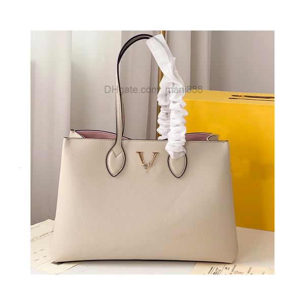 shopper handbag shoulder bag large capacity lady graceful tote bags genuine leather fashion letter turn lock inside flat pocket gold-color
shopper handbag shoulder bag large capacity lady graceful tote bags genuine leather fashion letter turn lock inside flat pocket gold-color