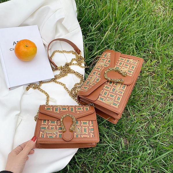 factory wholesale women shoulder bag classic printed chain bags retro color matching leather handbag street trend gold buckle womens handbag, Black;red
factory wholesale women shoulder bag classic printed chain bags retro color matching leather handbag street trend gold buckle womens handbag, Black;red