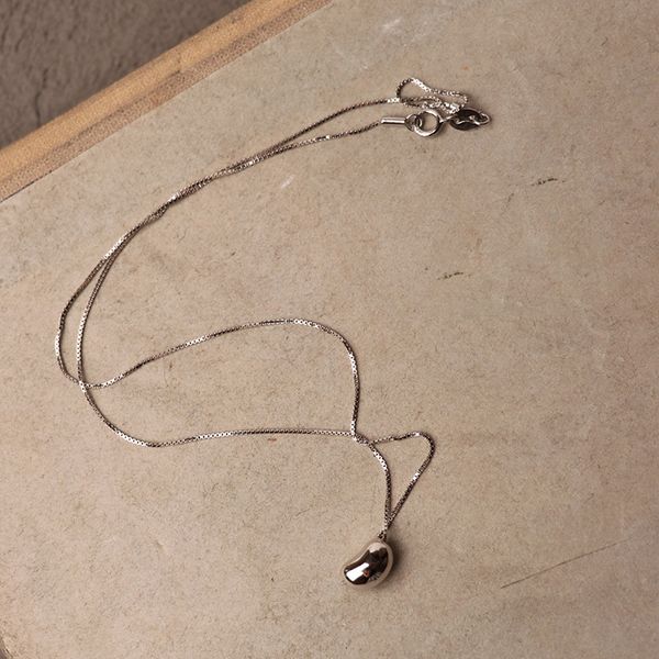 2021 mini s925 whole body pure acacia silver bean necklace simple temperament cool wind versatile clavicle chain
2021 mini s925 whole body pure acacia silver bean necklace simple temperament cool wind versatile clavicle chain