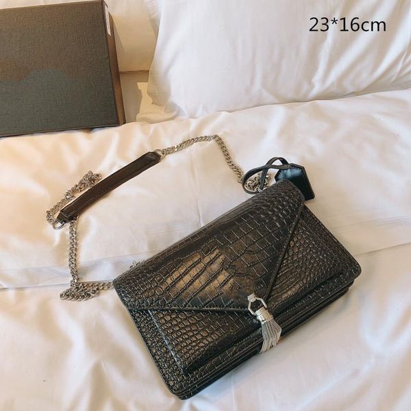 classic women shoulder chain bags designers crossbody alligator pattern sequine lady purses small flaps with tassel letters 3 colors y210106 
classic women shoulder chain bags designers crossbody alligator pattern sequine lady purses small flaps with tassel letters 3 colors y210106