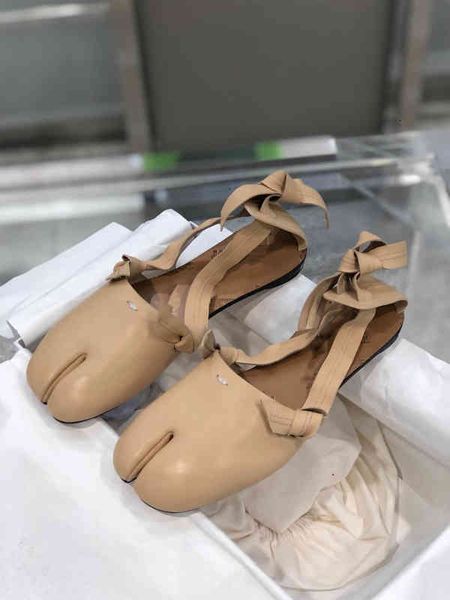 sandals leisure slippers sandali outdoor factory_footwear tory ballet shoes with split toes, shaped like pig's feet elastic straps on t, Black
sandals leisure slippers sandali outdoor factory_footwear tory ballet shoes with split toes, shaped like pig's feet elastic straps on t, Black