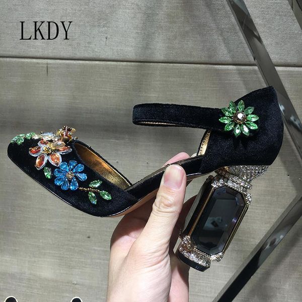 dress shoes 2021 velvet stitching handmade rhinestone inlaid color crystal embroidery retro high heel women's heels, Black
dress shoes 2021 velvet stitching handmade rhinestone inlaid color crystal embroidery retro high heel women's heels, Black