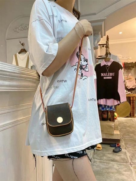 50%off women's luxury brand designer cellphone pouch old flower waist bag with retail box and dustproof bags 1852 spinnertoys
50%off women's luxury brand designer cellphone pouch old flower waist bag with retail box and dustproof bags 1852 spinnertoys
