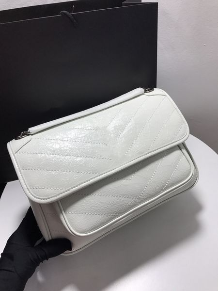 oblique level of imported italian petroleum bags wax grasp wrinkled head layer cowhide, crack sheepskin, texture luster very restore
oblique level of imported italian petroleum bags wax grasp wrinkled head layer cowhide, crack sheepskin, texture luster very restore