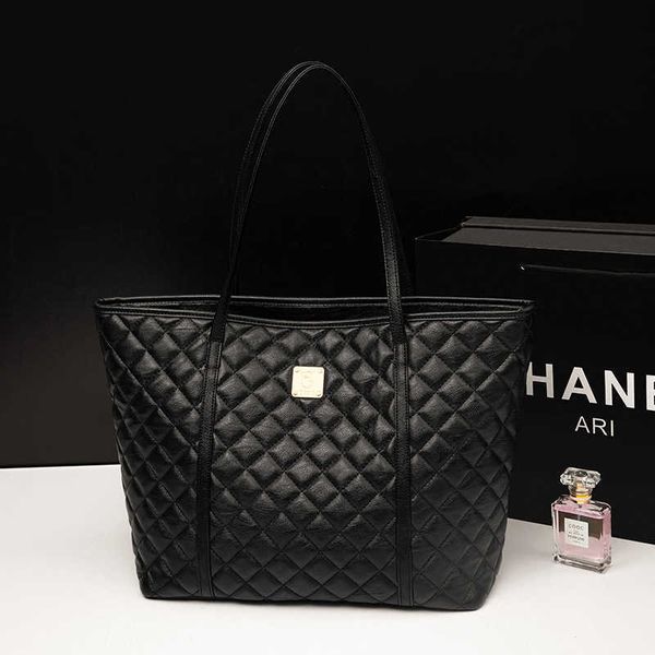 bag women fashion versatile large capacity simple tote classic lingge handbag single shoulder bag
bag women fashion versatile large capacity simple tote classic lingge handbag single shoulder bag