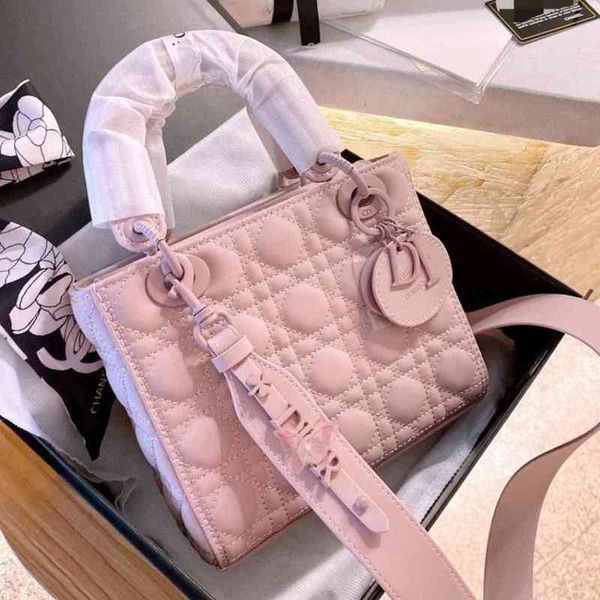 four grid cowhide leather high version frosted matte diamond chain diagonal cross small bag princess women's
four grid cowhide leather high version frosted matte diamond chain diagonal cross small bag princess women's