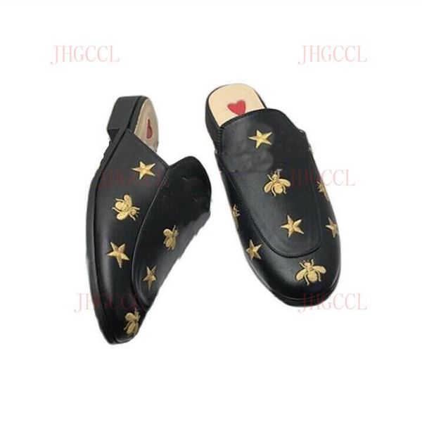 slippers luxe casual shoes women designer slides ,smoking slipper, leather star slippers,fashion, Black
slippers luxe casual shoes women designer slides ,smoking slipper, leather star slippers,fashion, Black