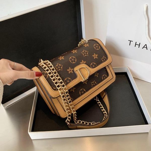 female bags 2021 summer fashion trendy one-shoulder luxury handbag printed retro messenger small square bag 
female bags 2021 summer fashion trendy one-shoulder luxury handbag printed retro messenger small square bag