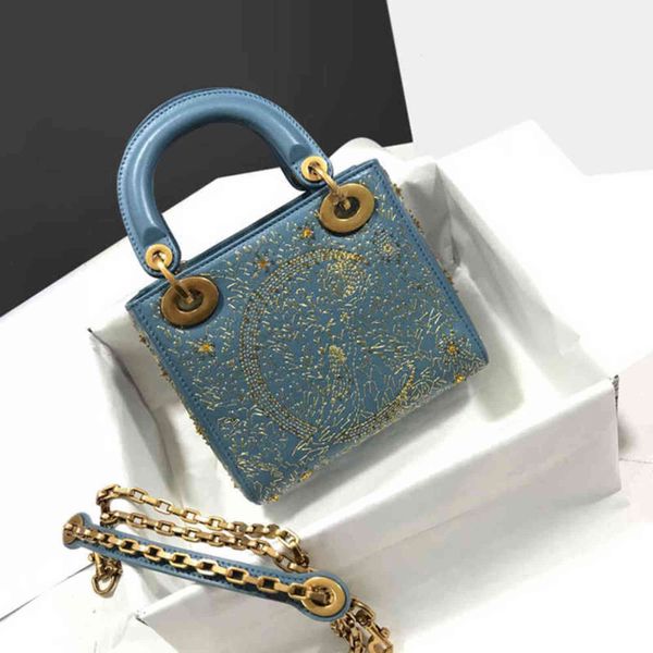7a+fashion new style embroidered moon beads it's lined with lamb tendon bronze accessories removable chain strap handheld can the shoul
7a+fashion new style embroidered moon beads it's lined with lamb tendon bronze accessories removable chain strap handheld can the shoul