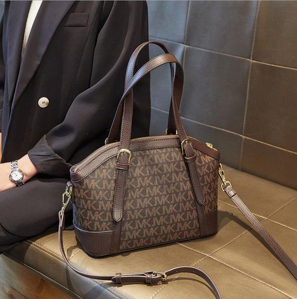 spring/summer 2021 all-match fashion totes high-quality shoulder bag large capacity portable messenger bags
spring/summer 2021 all-match fashion totes high-quality shoulder bag large capacity portable messenger bags