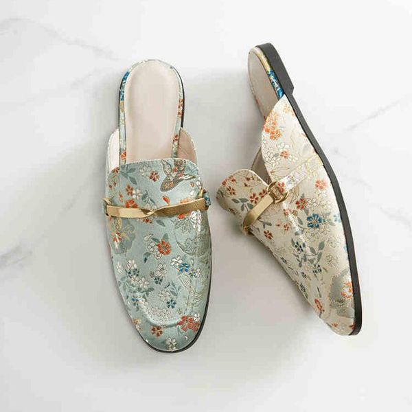slippers embroidered floral women mules shoes 2021 ethnic embroidery ladies summer slides metal decoration flats woman sandals, Black
slippers embroidered floral women mules shoes 2021 ethnic embroidery ladies summer slides metal decoration flats woman sandals, Black