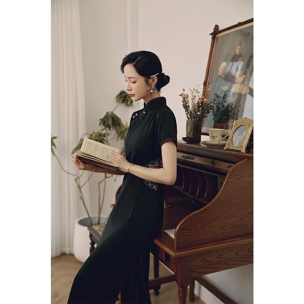 style black embroidered long cheongsam retro republican young girl temperament dress loose plus size ethnic clothing, Red
style black embroidered long cheongsam retro republican young girl temperament dress loose plus size ethnic clothing, Red