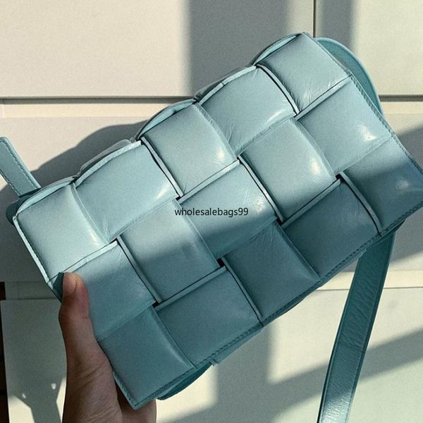 latest fashion style lady genuine chain messenger for women puffer triangle buckle strap female bag leather cow woman
latest fashion style lady genuine chain messenger for women puffer triangle buckle strap female bag leather cow woman