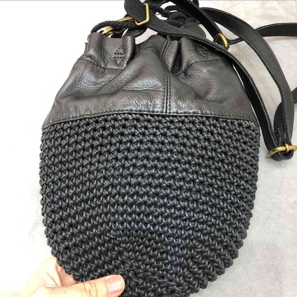 handmade leather single shoulder leather head, lady's hand, woven bag with wax rope
handmade leather single shoulder leather head, lady's hand, woven bag with wax rope
