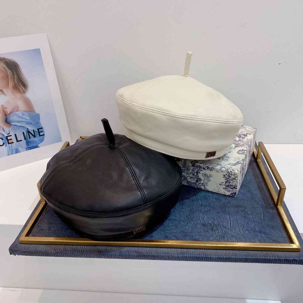 d family ~ correct version 21 autumn and winter new fashion classic simple leather beret light luxury elegant painter hat women's style
d family ~ correct version 21 autumn and winter new fashion classic simple leather beret light luxury elegant painter hat women's style
