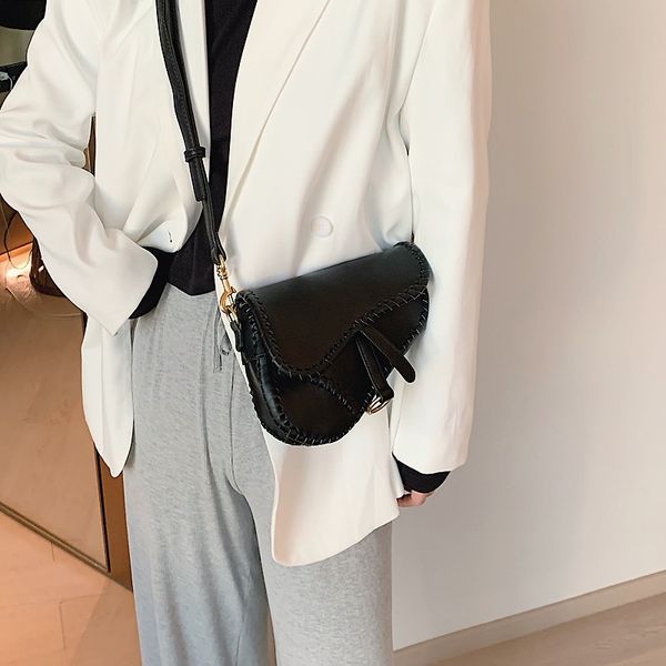 handbag hand woven saddle new fashion underarm bag single shoulder messenger bag female
handbag hand woven saddle new fashion underarm bag single shoulder messenger bag female