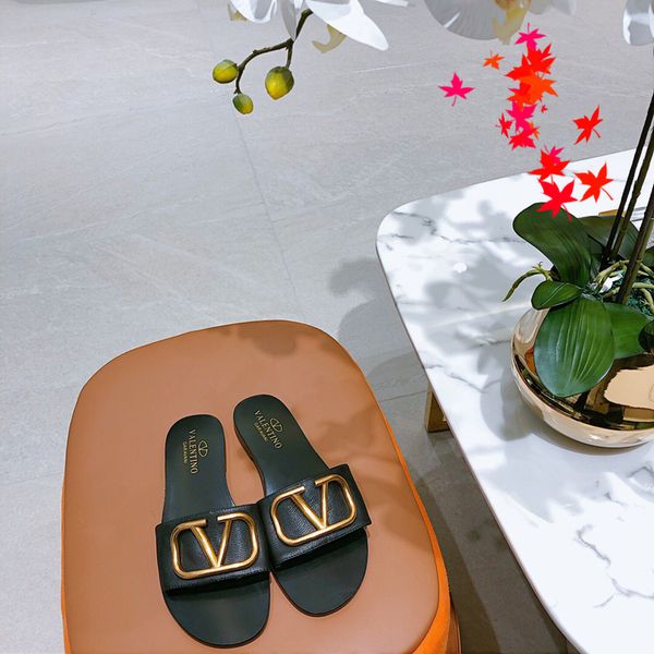 2021 designer luxurys slippers women sandals fashion beach shoes flip flops flat non-slip classical hole slipper with box size 35-41 -g0577, Black
2021 designer luxurys slippers women sandals fashion beach shoes flip flops flat non-slip classical hole slipper with box size 35-41 -g0577, Black
