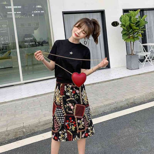 spring summer women embroidery 2 piece set short sleeve loose +slim bodycon skirt female vintage suits 210515, White
spring summer women embroidery 2 piece set short sleeve loose +slim bodycon skirt female vintage suits 210515, White