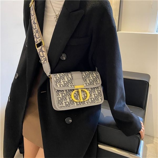 design single shoulder women's fashion versatile letter high sense personalized messenger small square bag handbags
design single shoulder women's fashion versatile letter high sense personalized messenger small square bag handbags