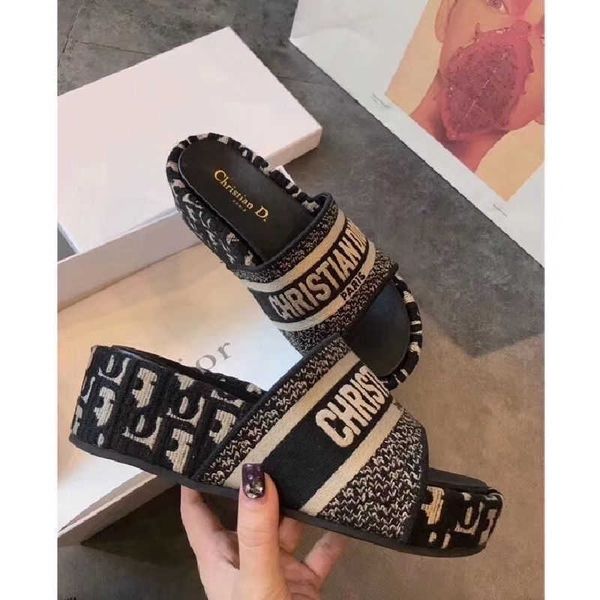 2021new home d embroidered thick soled slippers net red raised beach open toe sandals for women zlh, Black
2021new home d embroidered thick soled slippers net red raised beach open toe sandals for women zlh, Black