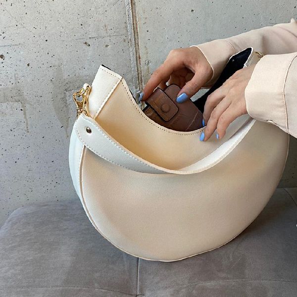 totes 2021 designer ladies underarm bag wild one-shoulder handbag female large-capacity semi-circular storage
totes 2021 designer ladies underarm bag wild one-shoulder handbag female large-capacity semi-circular storage