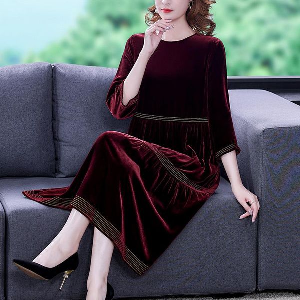 casual dresses 2021 autumn winter black velvet warm midi dress women vintage party elegant office lady, Black;gray
casual dresses 2021 autumn winter black velvet warm midi dress women vintage party elegant office lady, Black;gray