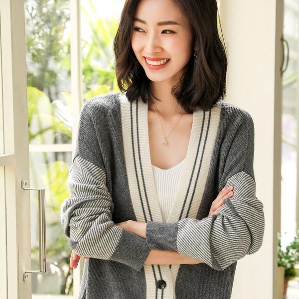 women's sweaters 2021 autumn winter fashion women long sleeve loose knitting cardigan sweater knitted female wool pull femme, White;black
women's sweaters 2021 autumn winter fashion women long sleeve loose knitting cardigan sweater knitted female wool pull femme, White;black
