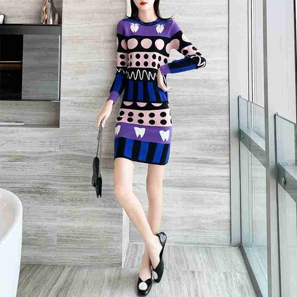 dress 2021 purple knit suit female two-piece new style long sleeve skirt for autumn and winter, Black;gray
dress 2021 purple knit suit female two-piece new style long sleeve skirt for autumn and winter, Black;gray