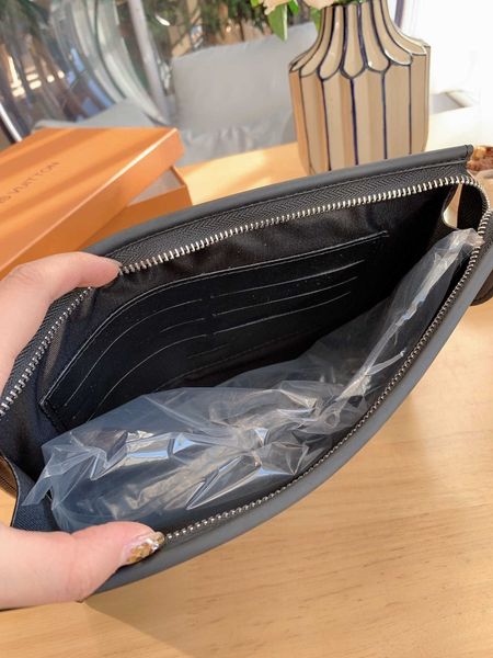 luxury designer high-quality leather men's and women's fashion chessboard zipper hand mail envelope bags briefcase bag
luxury designer high-quality leather men's and women's fashion chessboard zipper hand mail envelope bags briefcase bag