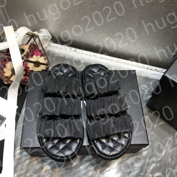 2021 new classic designer ladies fashion sandals ladies casual and comfortable flying shuttle printed slippers, Black
2021 new classic designer ladies fashion sandals ladies casual and comfortable flying shuttle printed slippers, Black