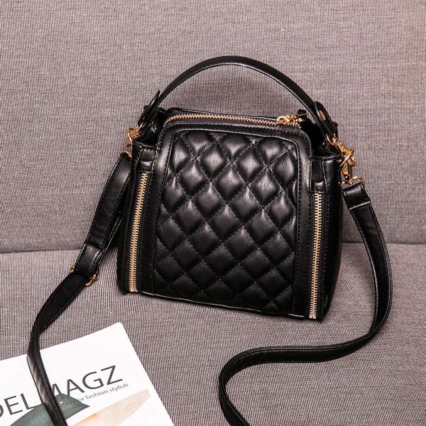 2021 small bag women's fashion korean cross messenger hand bucket embroidered thread diamond grid red black
2021 small bag women's fashion korean cross messenger hand bucket embroidered thread diamond grid red black