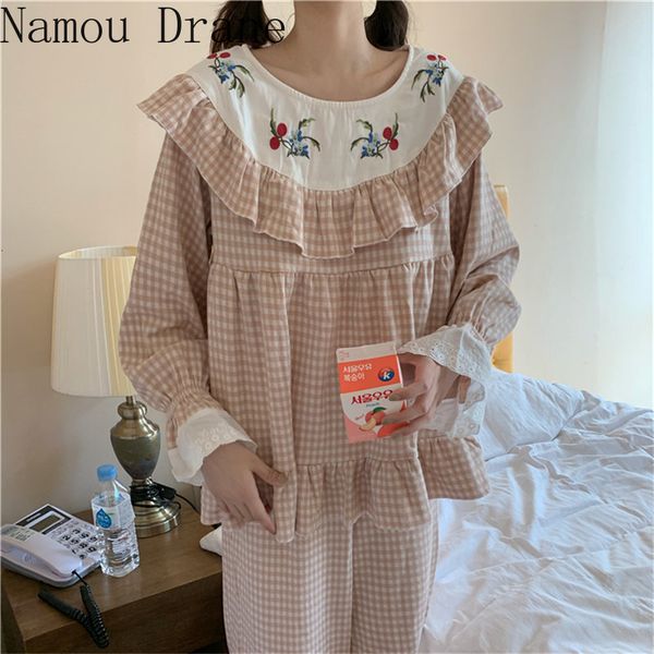 women's sleepwear vintage embroidery chess flowers 2021 chic female sweets loose pajamas suits home leisure clothes, Black;red
women's sleepwear vintage embroidery chess flowers 2021 chic female sweets loose pajamas suits home leisure clothes, Black;red
