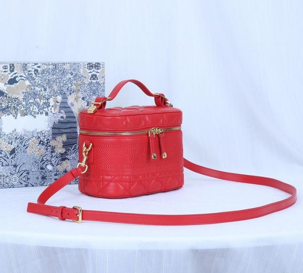 multi-function sheepskin hand and single shoulder bag to carry the appearance exquisite fashion lady is worth having bags
multi-function sheepskin hand and single shoulder bag to carry the appearance exquisite fashion lady is worth having bags