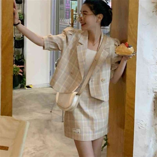korea summer elegant two piece set women fashion plaid puff sleeve chic + high waist bodycon mini skirts suit 210519, White
korea summer elegant two piece set women fashion plaid puff sleeve chic + high waist bodycon mini skirts suit 210519, White