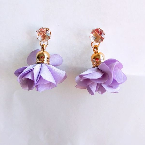 2021cute rose petal zircon temperament earrings carnation fashion crystal pendant women's jewelry, Golden;silver
2021cute rose petal zircon temperament earrings carnation fashion crystal pendant women's jewelry, Golden;silver